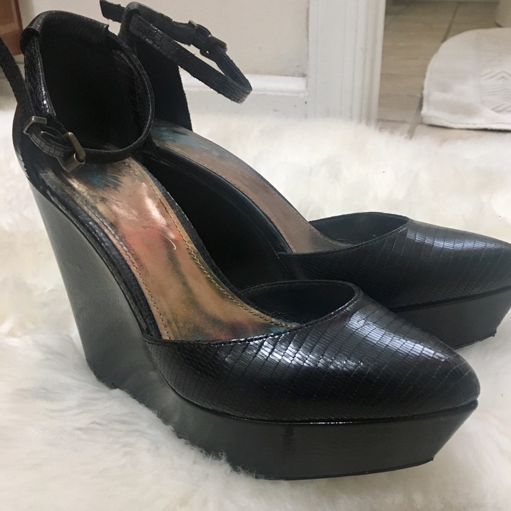 Kenneth Cole Black Wedge Size 6.5